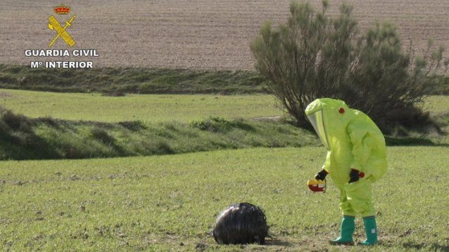Descubren un extraño objeto esférico de posible origen aeroespacial en una zona rural de España