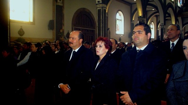Se reúnen políticos en catedral de Parral para darle el último adiós a obispo de Parral 