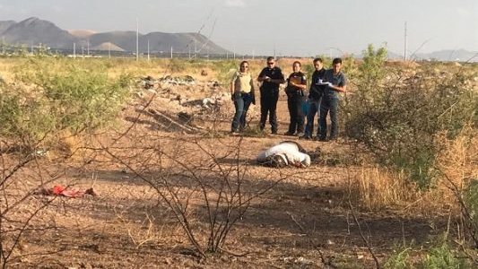 Hallan hombre muerto en descomposición, en Chihuahua