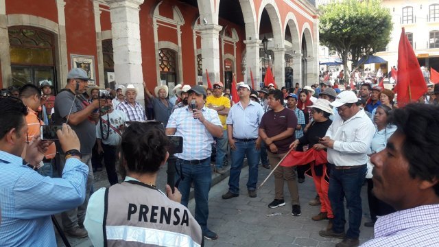 Se manifiestan antorchistas en Huauchinango, en demanda de obras