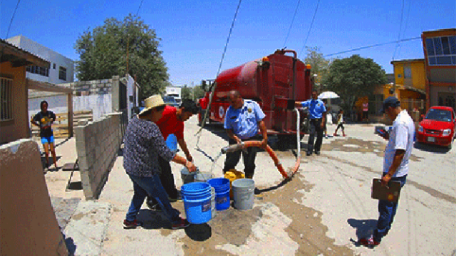 Critica JMAS que Municipio de Juárez reparta agua en bomberas; 