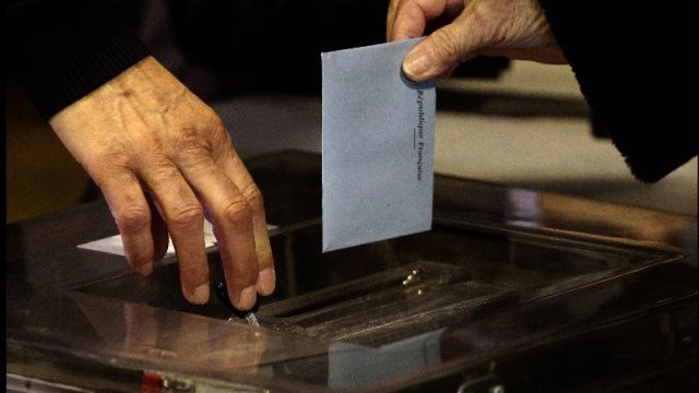 Vota Francia en segunda vuelta de elecciones regionales