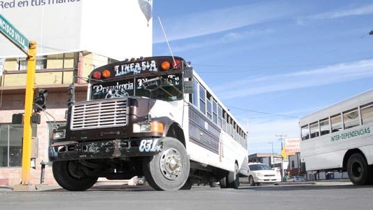 Llevan 50 camiones escolares de Juárez a Chihuahua como urbanos