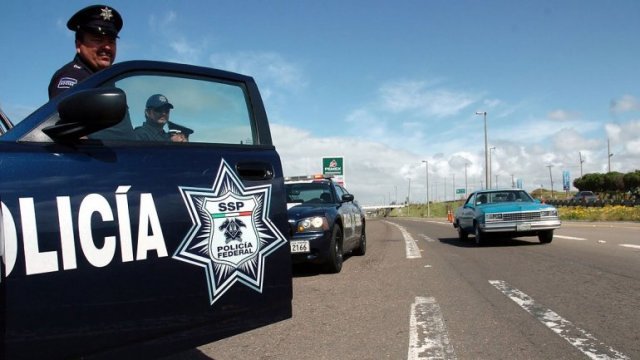Arrestan a 4 policías mexiquenses por secuestrar a una mujer colombiana