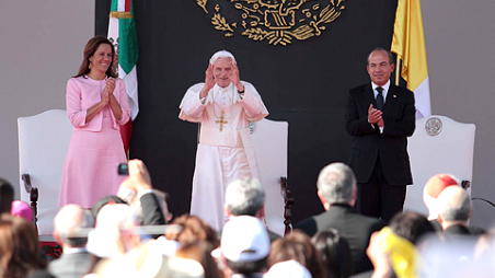 Rezo por quienes sufren violencia en México: Benedicto XVI