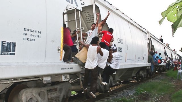 Lesionan a nueve migrantes en asalto a tren en Veracruz