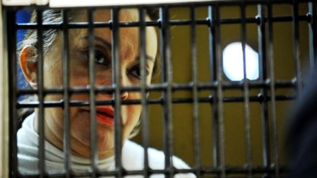 Dictan auto de formal prisión a Elba Esther en juzgado