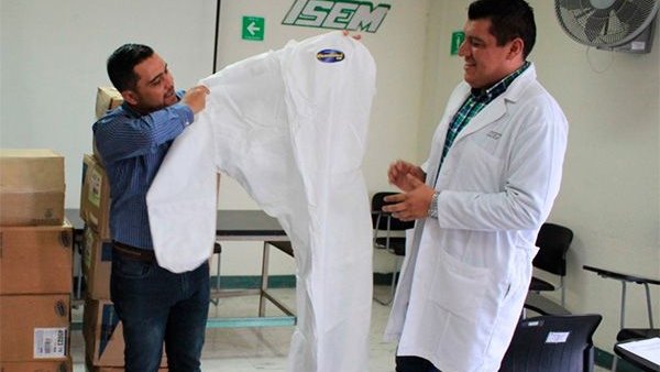 Gobierno municipal de Chimalhuacán entrega más de 2 mil trajes biológicos al hospital 90 camas