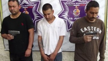 Tras persecución, polis arrestan a 3 carjackers