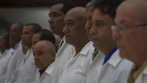 Todos los honores para médicos cubanos que combatieron el Ébola