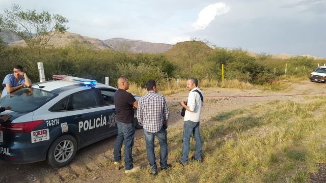 Hallan el cuerpo de una mujer en la carretera a Delicias