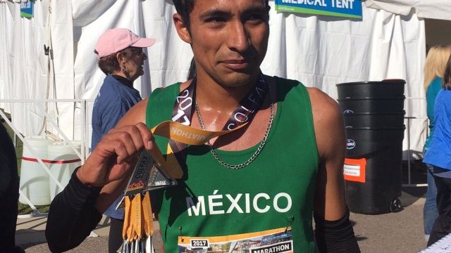 El fondista chihuahuense Ramón Paredes ganó la Maratón de Denver