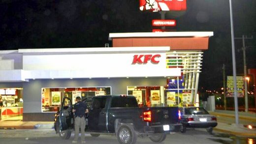 Cuatro sujetos asaltaron un Kentucky Fried Chicken