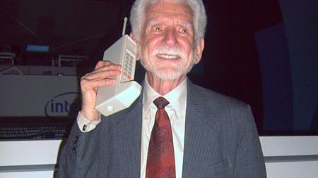 Hace 30 años Motorola inició la era de los celulares