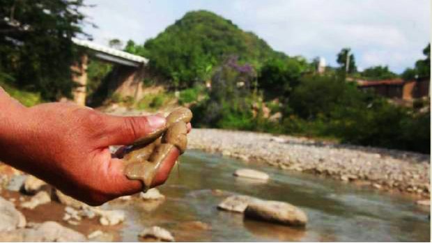 Minera contaminante: Derraman 200 litros de cianuro en Río Piaxtla, Durango