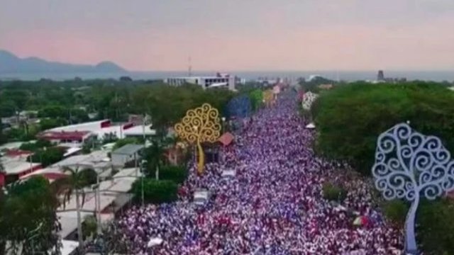 Miles de nicaragüenses marcharon por la paz y en apoyo a Daniel Ortega