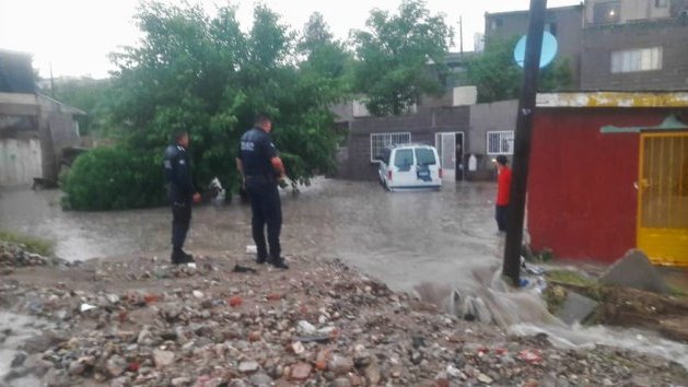 Granizo y aguaceros causan estragos en calles de Ciudad Juárez