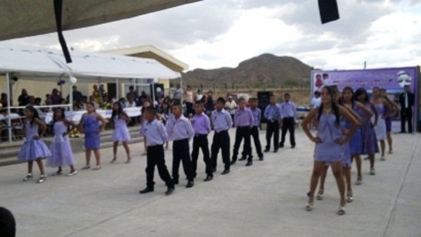 Festejaron su graduación, alumnos de primaria indígena en colonia de la periferia