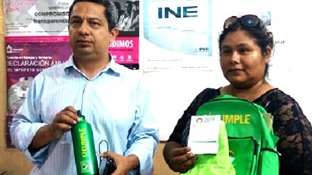 No importan multas: empieza el PVEM reparto de kits escolares en Juárez
