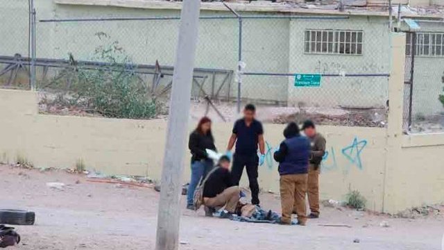 Ejecutan a balazos a un hombre y lo tiran en la colonia Alcaldes, de Juárez