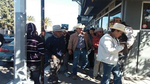 Protestan ejidatarios de Ranchería Juárez en la Tesorería Municipal