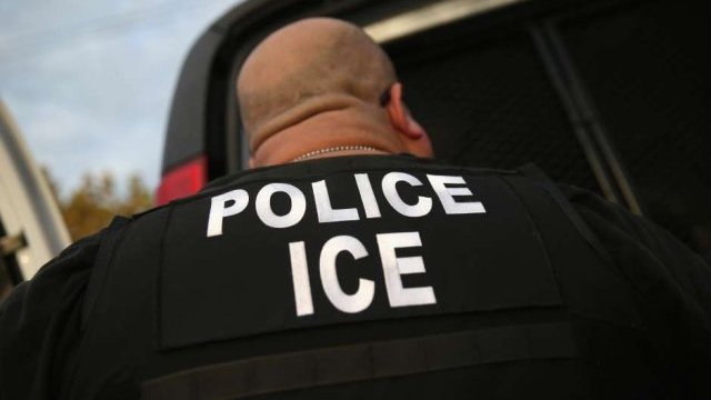 Patrones acuden a ICE para intimidar a trabajadores que son víctimas de robo de salario