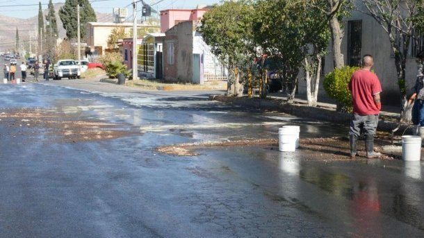 Derraman más de mil litros de sosa cáustica en Las Granjas