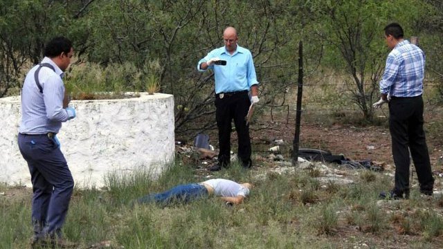 Hallan a un hombre ejecutado en la carretera a Juárez