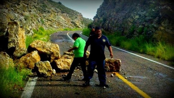 Peligro por derrumbes al por mayor en carreteras de Chihuahua