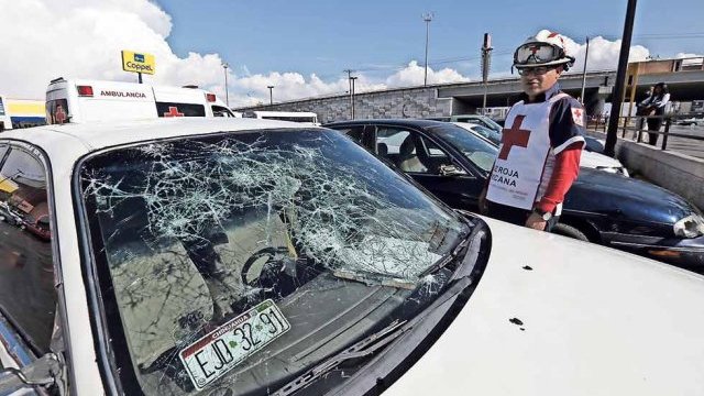 Heridos, destrozos e inundaciones tras granizada en Juárez 