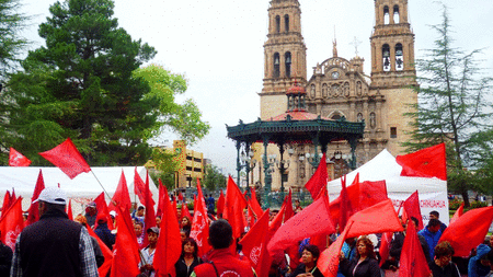 Mueven plantón antorchista en Chihuahua a la Plaza de Armas