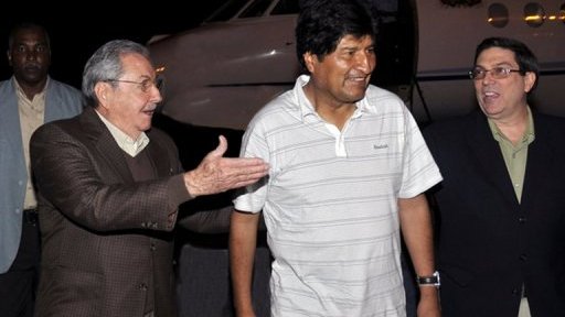 Raúl Castro se reunió con Evo Morales, de visita en Cuba para ver a Chávez