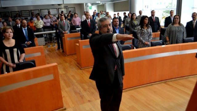 Fiscal González Nicolás rindió protesta ante el Congreso