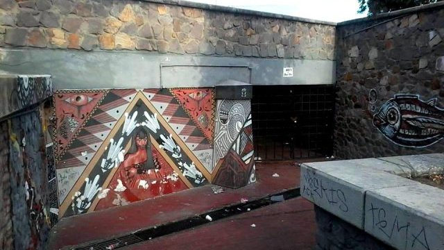 Cerrado y convertido en baño público, paso subterráneo de la Clínica Morelos  