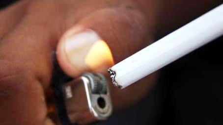 Diputados de NL cambian ley para permitir fumar en restaurantes