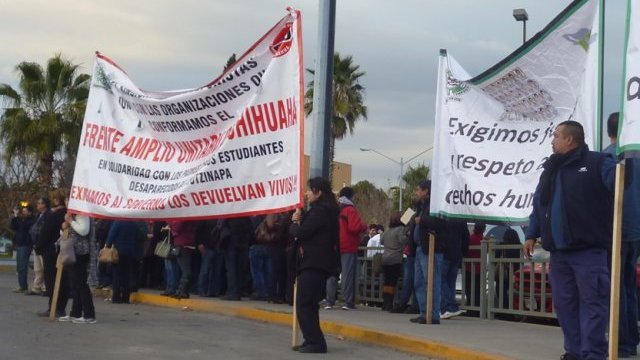 Marchan por los 43 de Ayotzinapa, a cuatro meses de los sucesos