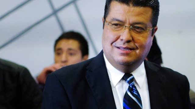 Impuso el INE una multa de 1.1 millón de pesos a Cabada por irregularidades