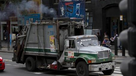Con licitación ’amañada’, GDF compra 154 camiones para la basura