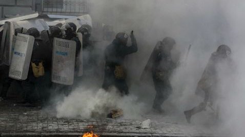 Mueren 5 en nueva jornada de protestas en Ucrania