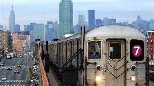 Crimen de odio, el de la mujer que arrojó a hombre al metro en NY