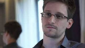 Reaparece el espía Snowden y convoca a reuniòn
