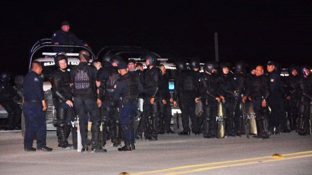 Aplican cerco policiaco al Aeropuerto de Chihuahua para recibir reos