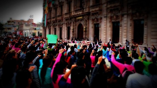 Se manifiestan en calles de Chihuahua y  Palacio estudiantes y docentes 