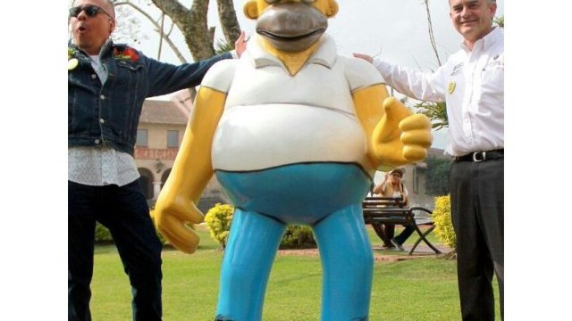 Inauguran polémica estatua de Homero Simpson en ciudad veracruzana