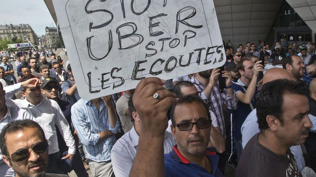 Taxistas franceses hacen retroceder al gigante Uber 