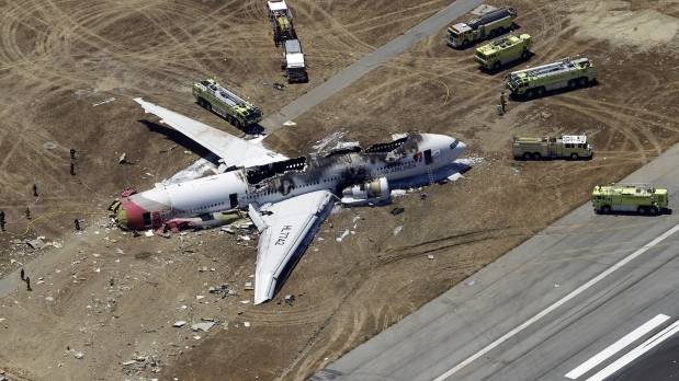 Hay 2 muertos y 49 heridos en accidente de avión en San Francisco