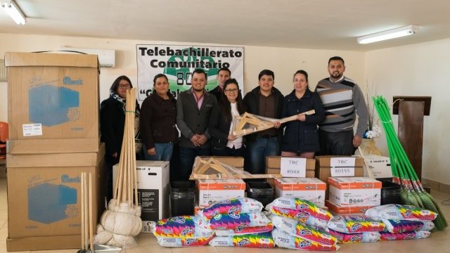 Equipa gobierno del estado a telebachilleratos de Juárez