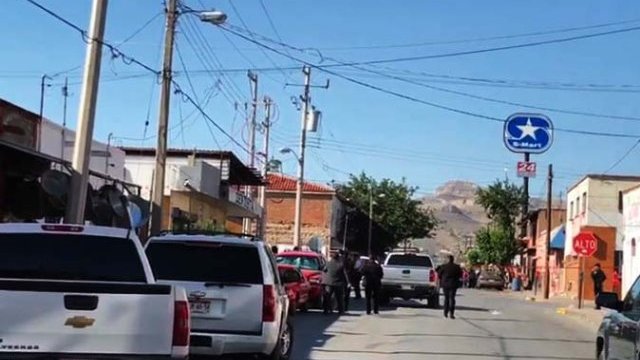 Pistoleros matan a un policía y hieren a dos más, en Juárez
