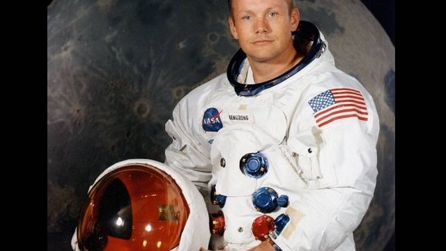 Encontraron un bolso con recuerdos que Neil Armstrong trajo de la Luna
