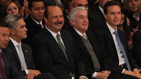 Gobernador asiste al informe del Jefe del ejecutivo de Tlaxcala 